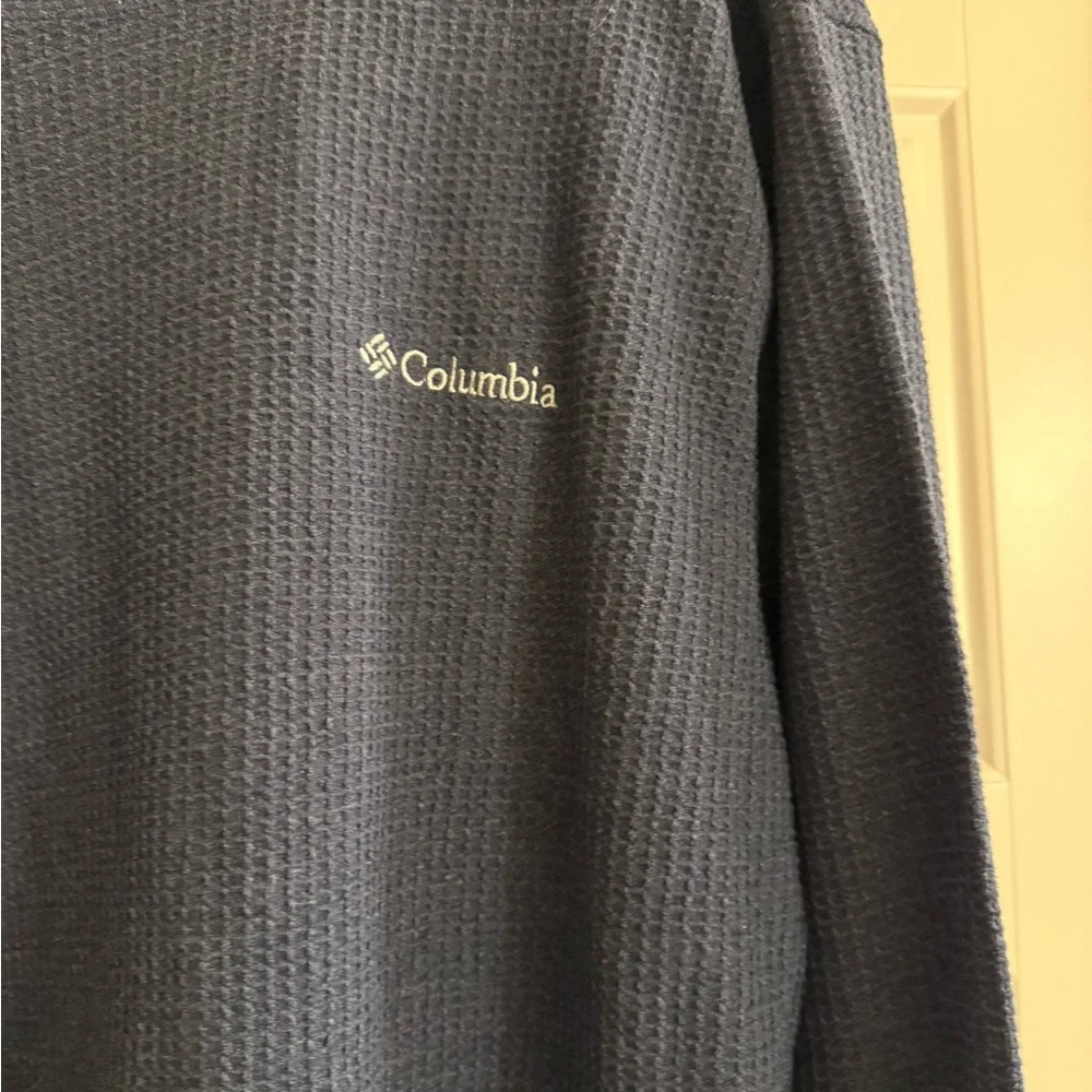 Columbia Men's Blue long sleeve thermal size XL